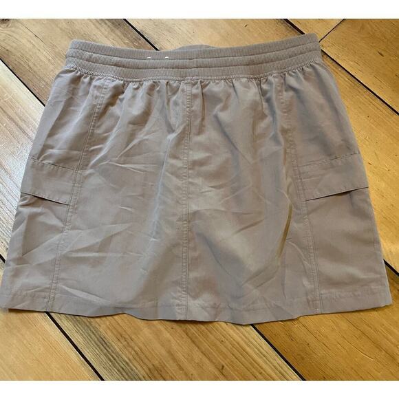 Tek Gear Women's On the go drawstring skirt. Built in shorts. outdoors Medium - Picture 2 of 5